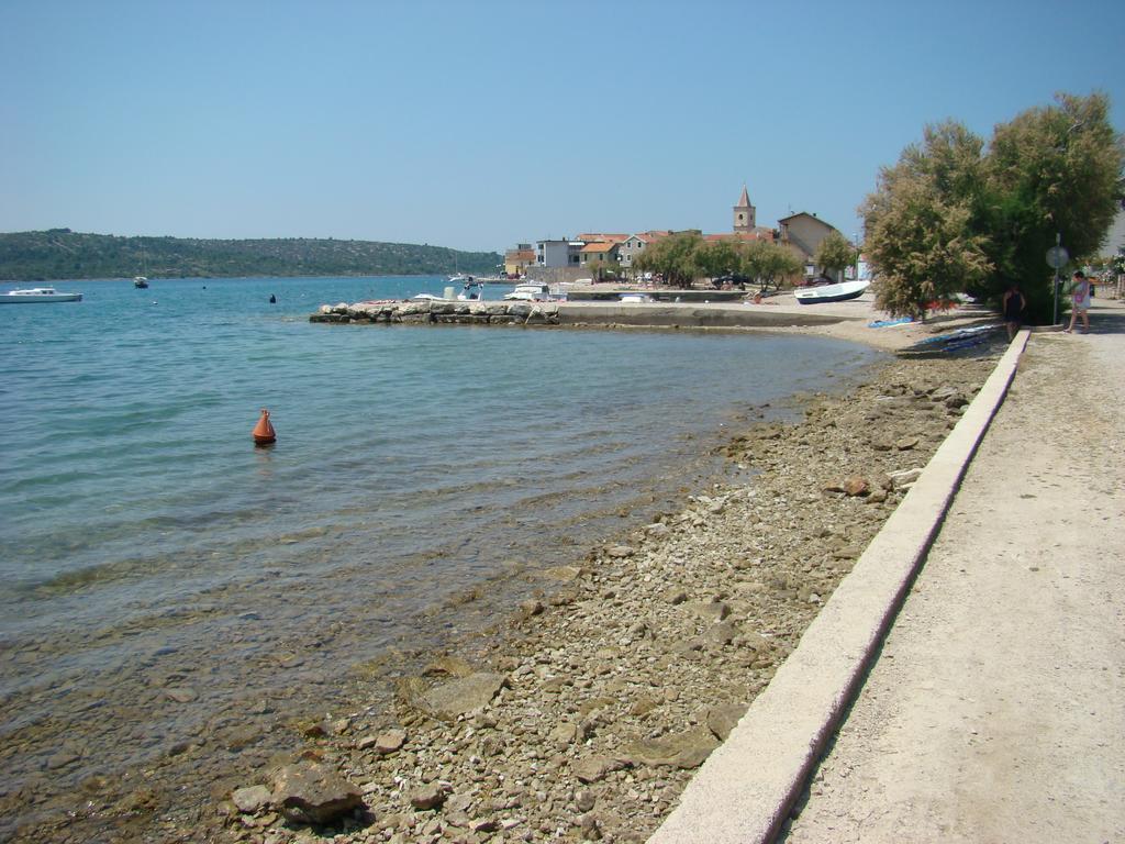 Apartments Pinus Pirovac Exterior foto